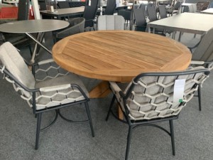 Sonnenpartner Tisch Quantum, Sessel Yale Polyrpoe
